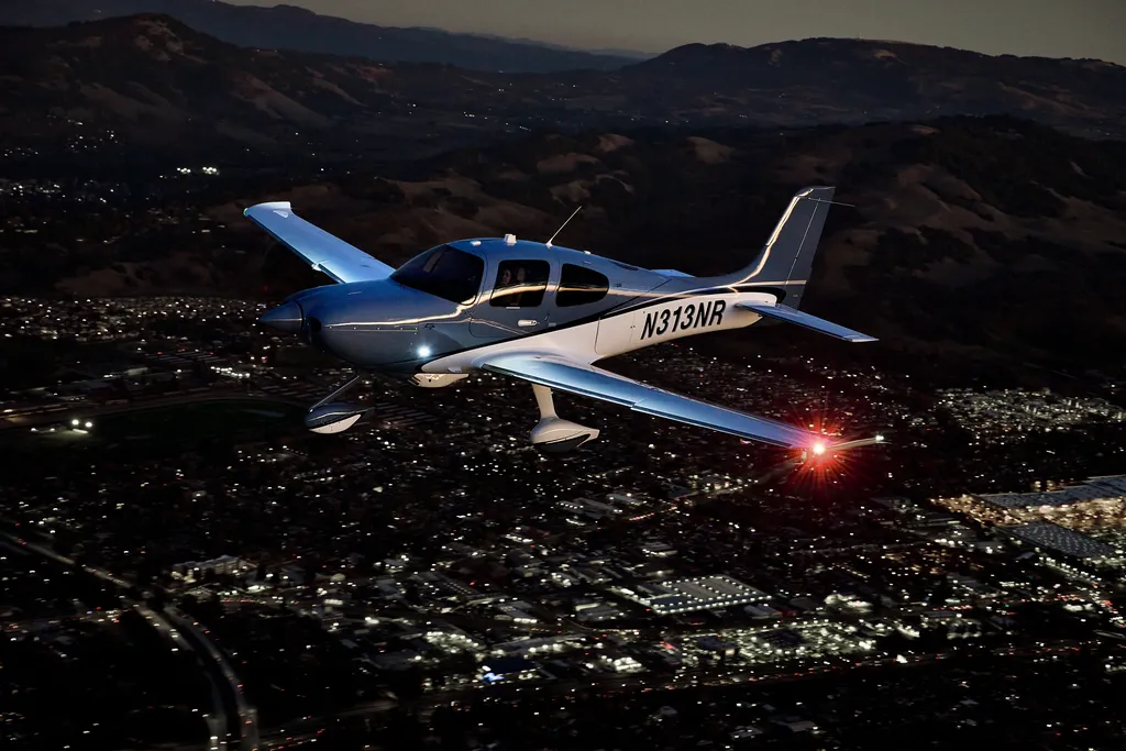 Cirrus aircraft during evening twilight operations