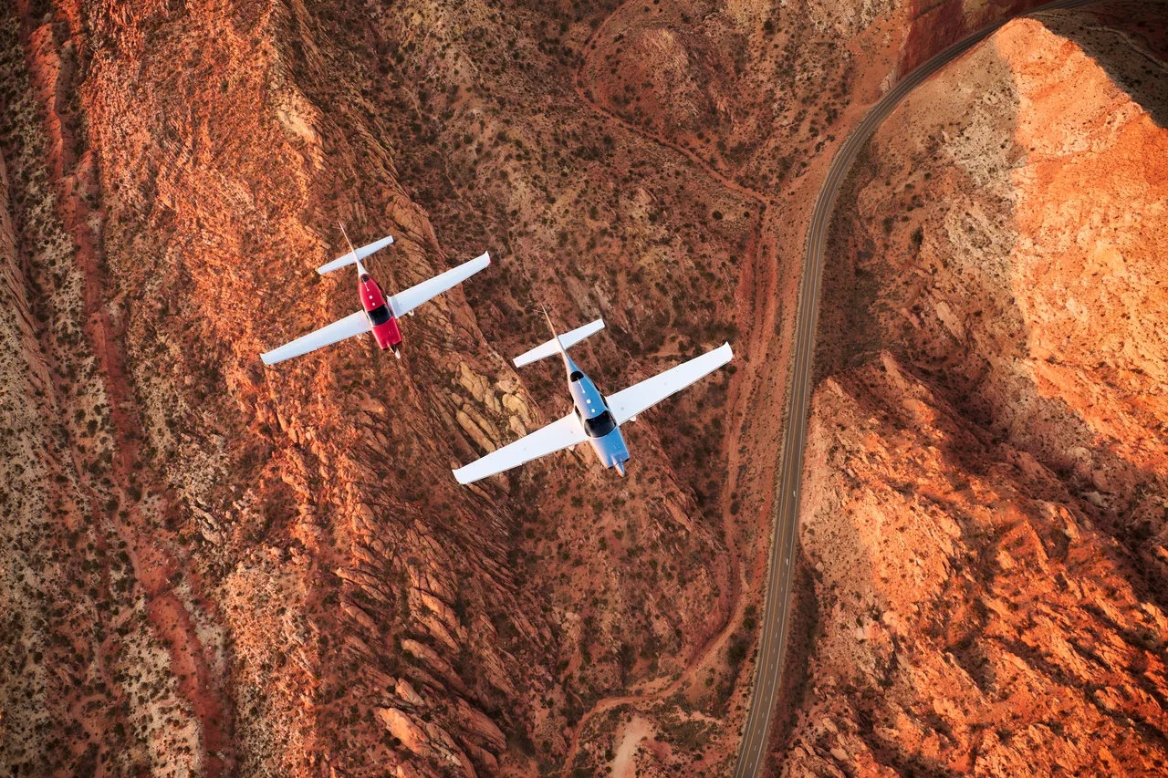Cirrus SR series in flight — the aircraft you will train in